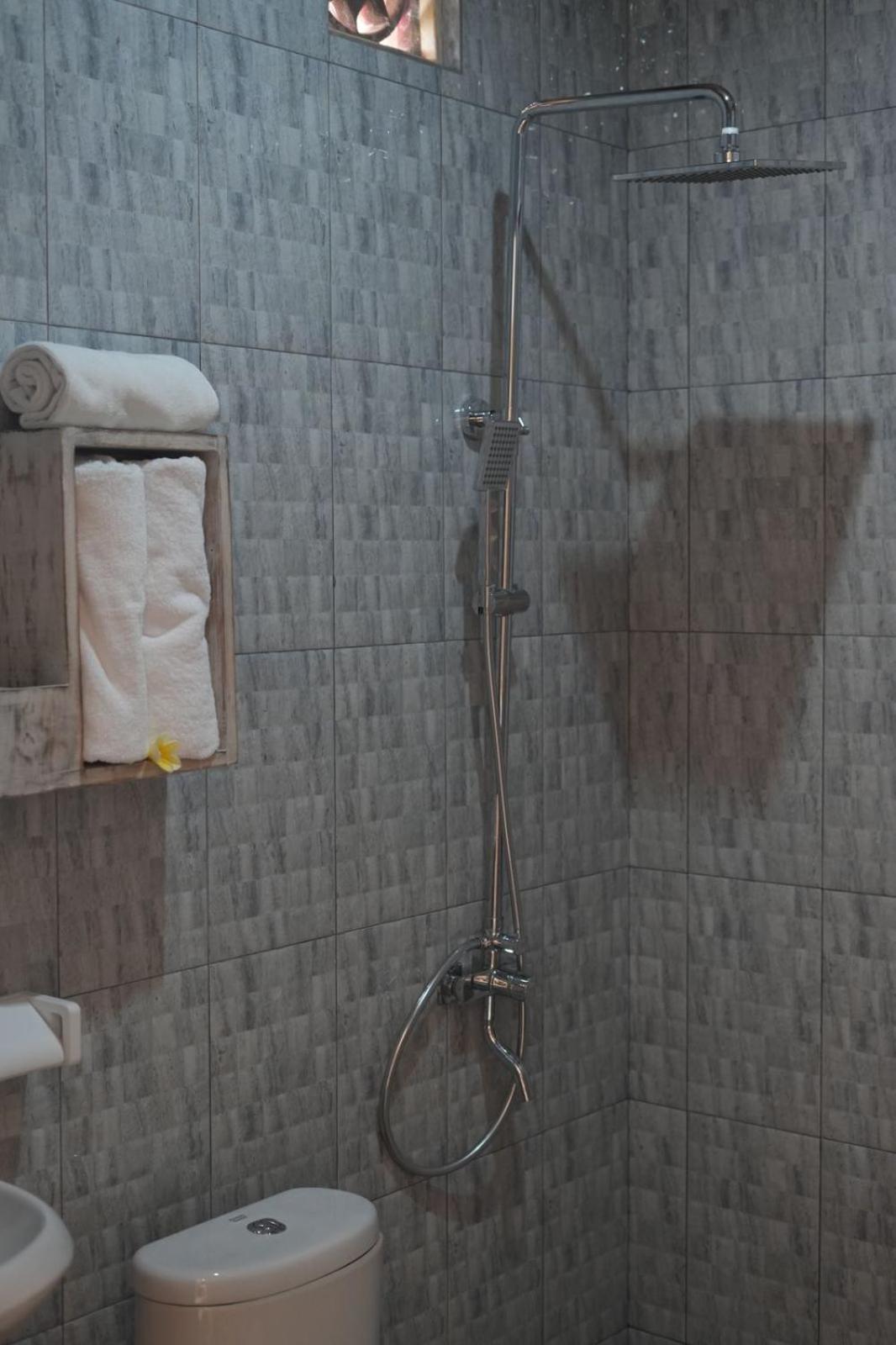 Ambara Guest House Tampaksiring エクステリア 写真