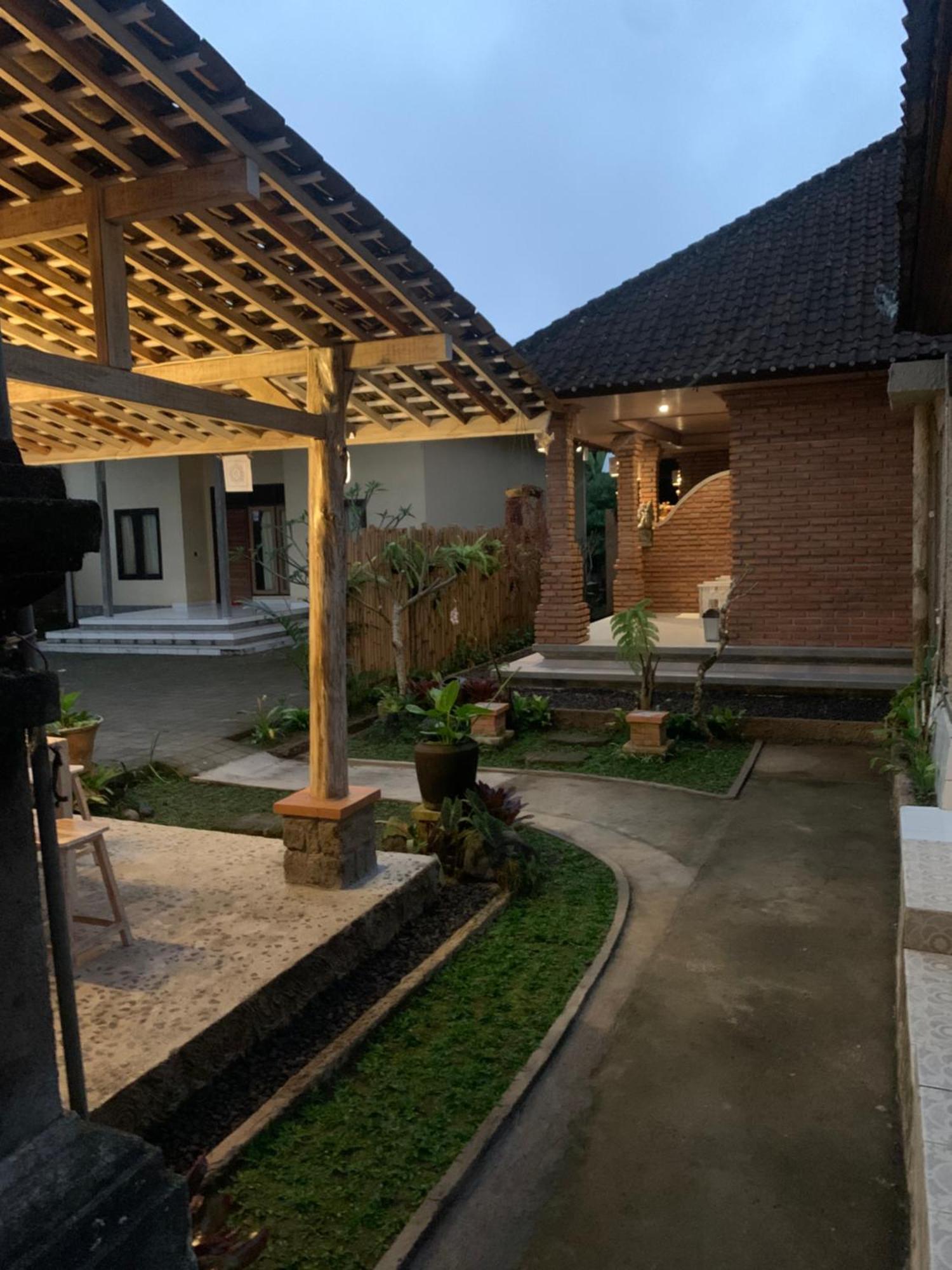 Ambara Guest House Tampaksiring エクステリア 写真